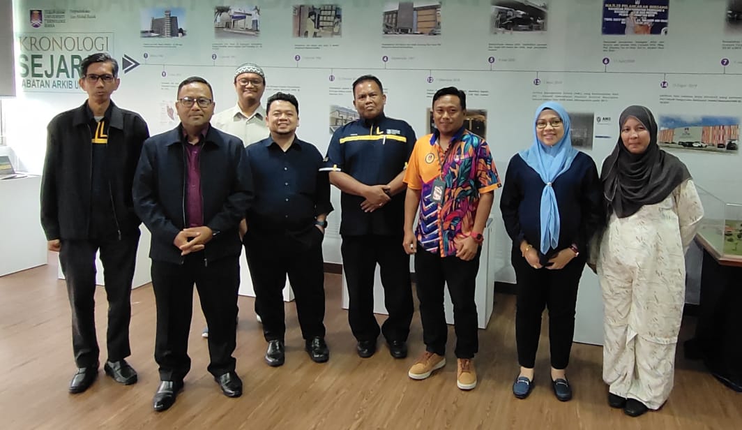 Diskusi Pendigitalan Trofi dan Dokumentasi Pencapaian Pusat Sukan UiTM dengan PTAR